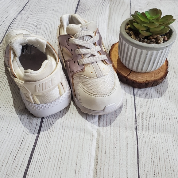 Nike Other - Nike Huarache Cream Sneakers Size 7 Toddler Infant Sneakers Shoes